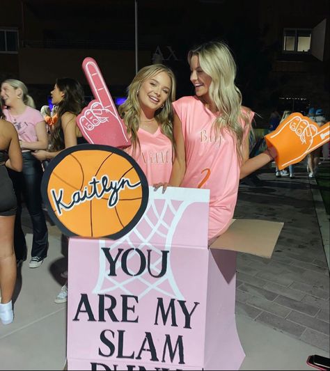 Big Reveal Ideas Sorority, Big Lil Reveal, Big Little Reveal Box Ideas, Football Big Little Reveal Sorority, Big Sis Little Sis Reveal Ideas, Big And Little Reveal Ideas Cheer, Big Little Reveal Themes Twins, Big And Little Themes, Sorority Big Little Themes