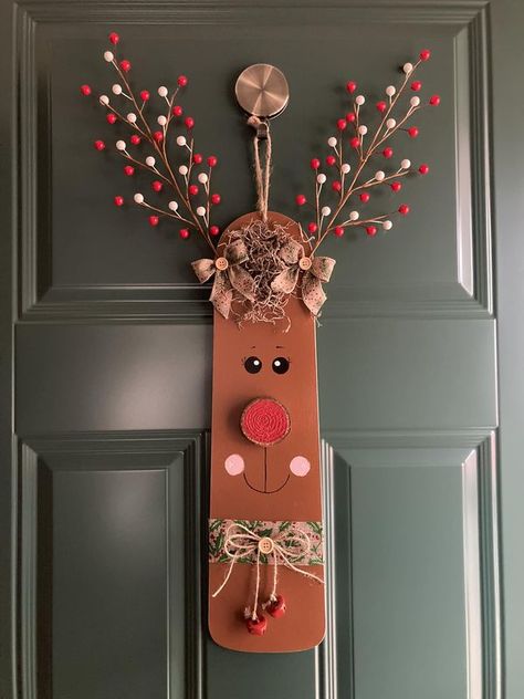 Recycle, Reuse and Repurpose! | Made this reindeer door hanger from a ceiling fan blade. | Facebook Repurpose Fan Blades, Ceiling Fan Blade Reindeer, Repurposed Fan Blades, Diy Ceiling Fan Blades Ideas, Fan Blade Christmas Crafts, Ceiling Fan Blades Repurposed, Fan Blades Repurposed Ideas, Ceiling Fan Blade Crafts, Fan Blade Crafts