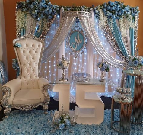 Cinderella Quinceanera Centerpieces Ideas, Quinceanera Themes Decoration, Quince Decorations Cinderella Theme, Cinderella Quinceanera Table Decorations, Cinderella Quinceanera Backdrop, Bahama Blue Quinceanera Decorations, Cinderella Quinceanera Main Table, Cinderella Backdrop Ideas, Cinderella Decorations Ideas