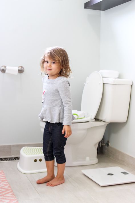 Potty Training Tips from Been There, Done That Moms Toddler Toilet Seat, Baby Potty Training, Potty Training Guide, Potty Training Methods, Toddler Toilet, Best Potty, Easy Potty Training, Potty Training Toilet, Toddler Potty