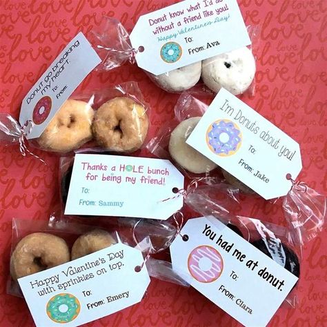 Kids Valentines Day Treats, Sunday School Valentines, Holiday Crafts Gifts, Cute Donuts, Preschool Valentines, Valentines Day Treats, My Funny Valentine, Cute Pens, Valentines School