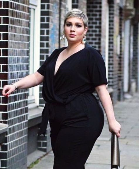 Fat Face Short Hair, Plus Size Pixie, Short Hair Round Face Plus Size, Short Hair For Round Face, Hair For Round Face, Short Hair Plus Size, Girls Pixie Cut, Hip Hair, Plus Size Hairstyles