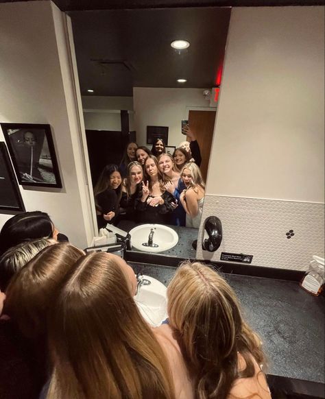 winter formal mirror pic friends cute group photo Friend Group Pictures, Sibling Pictures, People Poses, Mirror Photo, Group Pictures, Mirror Pic, Group Photos, Dream Life, Mirror Selfie