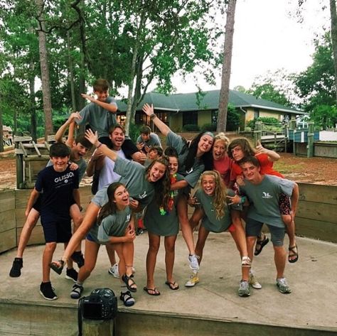 Jesus Camp, Summer Camp Aesthetic, Camp Aesthetic, Camp America, Camping Pics, Church Camp, Camping Aesthetic, Camp Vibes, Camp Counselor