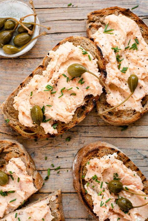 Super easy Smoked Salmon Crostini made with a 5 minutes smoked salmon pate with a hint of horseradish and lemon zest. It's spread on thick slices of char-grilled toasted bread and topped with caper berries and chives. It's elegant, easy and best of all delicious! Salmon Pate Recipe, Smoked Salmon Crostini, Salmon Crostini, Victorian Picnic, Salmon Pate, Smoked Salmon Pate, Crostini Appetizer, Salmon Appetizer, Creamy Salmon