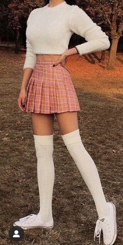 Knee Socks Outfits, Thigh High Socks Outfit, Knee High Socks Outfit, High Socks Outfits, Pink Plaid Skirt, Looks Hip Hop, Pleated Skirt Outfit, Sock Outfits, K Fashion