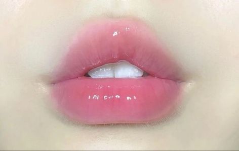 Bunny Lips, Makeup Ethereal, Lips Inspiration, Bentuk Alis, Peach Lips, Doll Eye Makeup, Ethereal Makeup, 사진 촬영 포즈, Perfect Lips