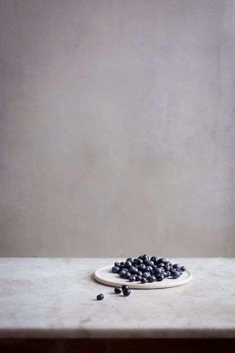 Plates Photography, Slow Saturday, Minimalism Photography, Saturday Breakfast, Minimalist Food, Handmade Tableware, Nutrition Sportive, Minimal Photography, Fashion Design Inspiration