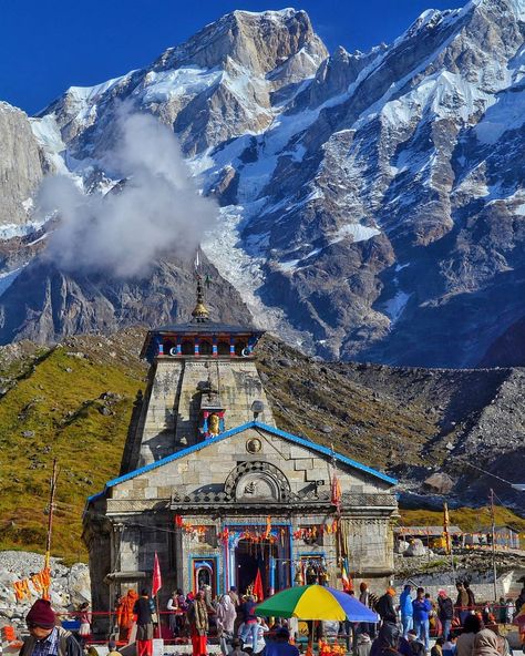 • • • In the picture, Kedarnath Temple and the main peak in the background. Kedarnath Temple is a Hindu temple dedicated to Lord Shiva. It… Kedarnath Temple, Hindu India, Shiva Shankara, Temple India, India Travel Places, Mahadev Quotes, Temple Photography, Shri Ram Photo, Lord Shiva Hd Wallpaper