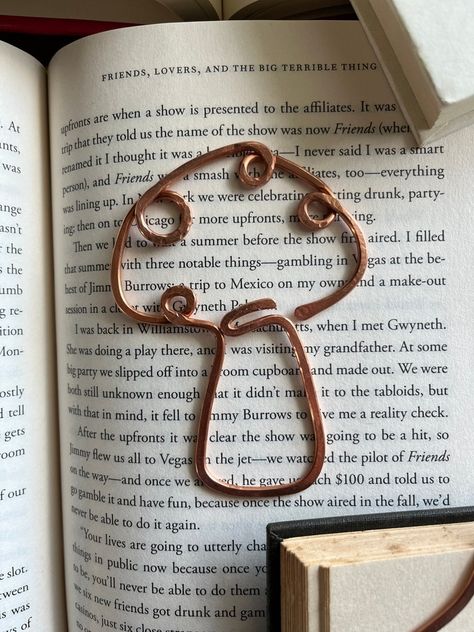 Mushroom Bookmark Handmade Copper Bookmark Wire Line Art - Etsy Wired Art, Copper Bookmark, Mushroom Bookmark, Paperclip Crafts, Wire Bookmarks, Copper Wire Crafts, Diy Wire Jewelry Rings, Wire Creations, Paperclip Bookmarks