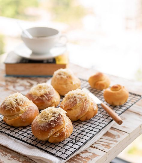 Ensaymada (Filipino Sweet and Buttery Rolls) – Gobble The Cook Pandecoco Recipe, Ensaymada Recipe, Filipino Bread, Pandesal Recipe, Buttery Rolls, Sweet Bread Rolls, Bread Soft, Bread Roll, Cheese Bread