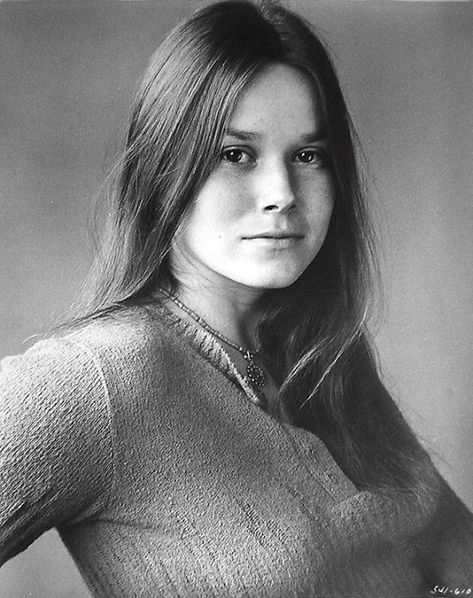 Batgirl Pictures, Stunt Man, Barbara Hershey, Baby Maker, Shy People, Pin Up Photos, Old Hollywood Glamour, Classic Films, Bw Photo