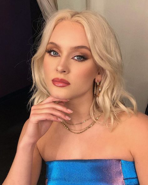 A N T H O N Y  H . N G U Y E N on Instagram: “A little #BTS glam moment with angel face @zaralarsson 💋💄 #zaralarsson #comingsoon #anthonyhnguyenmakeup” Zara Lasson, Zara Larsson, Lingerie Outfits, Angel Face, Festival Outfit, Pop Star, Celebrities Female, Singers, Instagram A