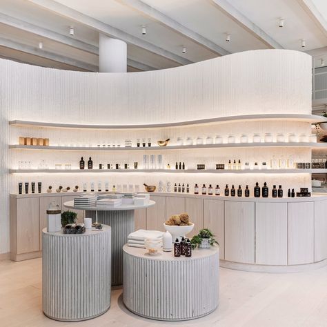 Curving white-washed wood counters and shelving lined with plants feature inside this New York City member's club dedicated to wellness, designed by Miami studio Rose Ink Workshop. Shou Sugi Ban House, Wood Handrail, Wellness Club, Retail Displays, Sauna Room, Workshop Design, Curved Staircase, Whitewash Wood, Wood Counter