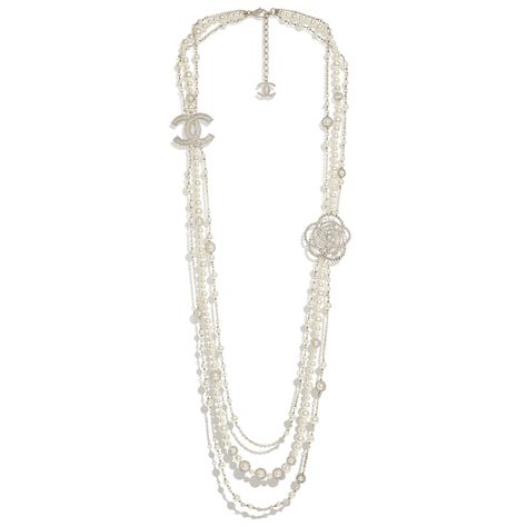 Chanel - PRE FW2019/20 | Metal, glass pearls & strass gold, pearly white & crystal long necklace Chanel Pearl Necklace, Chanel Women, Chanel Pearl, Dainty Diamond Necklace, Chanel Pearls, Chanel Necklace, Fashion Chanel, Diamond Solitaire Necklace, Luxury Designer Handbags