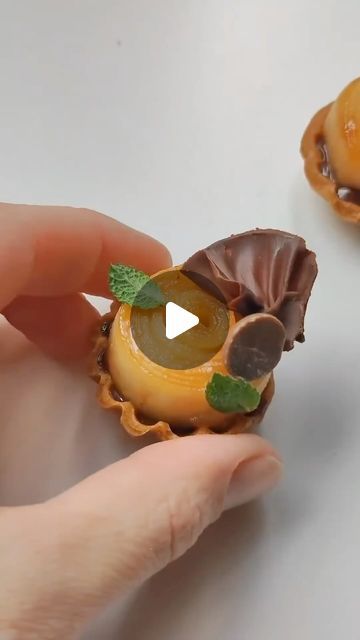 Culinary Inspiration Official🌎 on Instagram: "Caramel pear and chocolate petit four. Would love to put this one in my mouth. 😋😋 By Pastry-Chef @arienne.n23 🎥 By @arienne.n23 Do you like fine dining !!! Follow Me @dutchcuisine •••••••••••••••••••••••••••••• 📄If you are the license holder of this material, please contact me. 📷 All rights and credits reserved to the respective owner(s) Always wanted to see your dish on my Instagram account!! Now you can, check the link in my bio. ⬆️ #culinaireinspiratie #culinaire #pastry #pear #chocolate #caramelo #instafood #gourmet #gastroart #foodart #pastrychef" Mini Petit Four, Plated Cheesecake Fine Dining, Plated Desserts Fine Dining, Dessert Fine Dining, Chocolate Petit Fours, Michelin Dessert, Petit Fours Recipe, Dessert Tarts Mini, Fancy Desserts Presentation