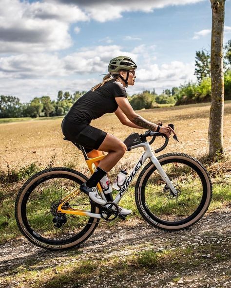 Gravel Bike Life on Instagram: “Posted • @gravel_collective #NewBikeDay mit einem Abenteurer aus Belgien. Das neue @ridley_bikes Kanzo Adventure will mit euch die Welt…” Trail Biking, Gravel Riding, Ridley Bikes, Gravel Cycling, Bike Girl, Gravel Bike, Adventure Bike, Cycling Women, Life Cycle