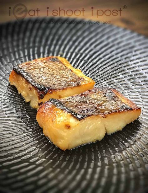 This is Chef Morimoto's sakana no misoyaki (miso marinated fish) recipe. It's delicious and so easy to make! Misoyaki Salmon Recipe, Salmon Misoyaki, Japanese Fish Recipe, Misoyaki Butterfish Recipe, Okinawa Recipes, Bonito Recipe, Yellowtail Recipe, Raw Fish Recipes, Okinawan Food