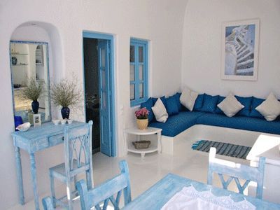 Greek House Interior, Greek Bedroom, Greek Style Home, Greek Interior Design, Greek Homes, Greece House, Santorini Villas, Santorini House, Mediterranean Interior Design