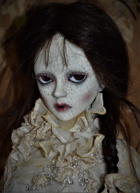 withdoll adriana cracked head - faceup phantom creations | Flickr Porcelain Doll Aesthetic, Cute Doll Makeup, Broken Doll Costume, Creepy Doll Makeup, Cracked Doll Makeup, Broken Doll Makeup, Doll Makeup Halloween, Porcelain Doll Costume, Porcelain Doll Makeup