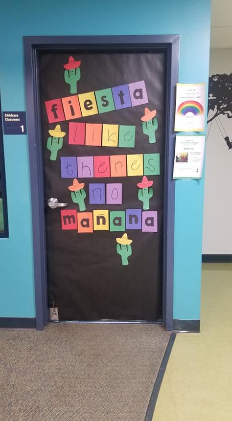 5 De Mayo Decorations Ideas, 5 De Mayo Bulletin Board Ideas, Cinco De Mayo Door Decorations Classroom, Cinco De Mayo Classroom Door Ideas, Fiesta Door Decorations, Cinco De Mayo Bulletin Board Ideas, Kitten Room, Work Cubicle Decor, Thanksgiving Board