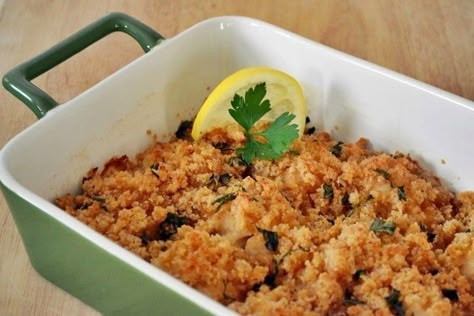 This easy recipe for baked scallops is delicious and elegant. The scallops turn out perfectly —tender and succulent —making it the ideal dish to serve at a dinner party. Easy Baked Scallops Recipe, Recipes Scallops, Cod Fillet Recipes, New England Recipes, Seafood Casserole Recipes, England Recipes, Healthy Recipes Chicken, Haddock Recipes, Seafood Recipes Scallops