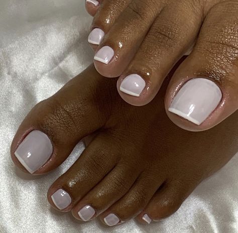 Short Classy Toenails, Nails Feet Pedicure Black Women, Milk Pedicure Nails, French Toenails Pedicures, Pedicure Ideas For Black Women, Funny Bunny French Pedicure, Off White Pedicure, French Pedicure Black Women, Funny Bunny Toes