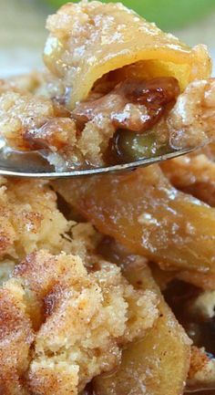 Caramel Apple Cobbler, Pecan Cobbler, Diy Easy Recipes, Apple Cobbler, Fruit Cobbler, Pear Recipes, Apple Pear, Cobbler Recipes, Delicious Treats