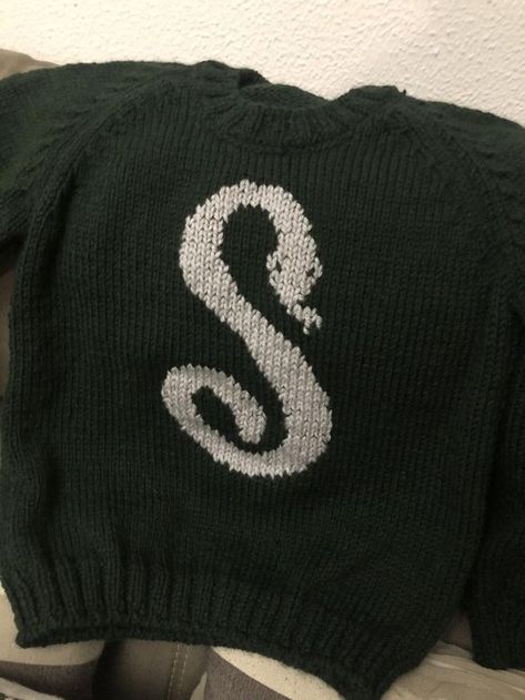 Slytherin Sweater, Harry Potter Musical, Harry Potter Curses, Harry Potter Cursed Child, Weasley Sweater, Slytherin Clothes, Slytherin Outfit, Slytherin Vibes, Harry Potter Sweater