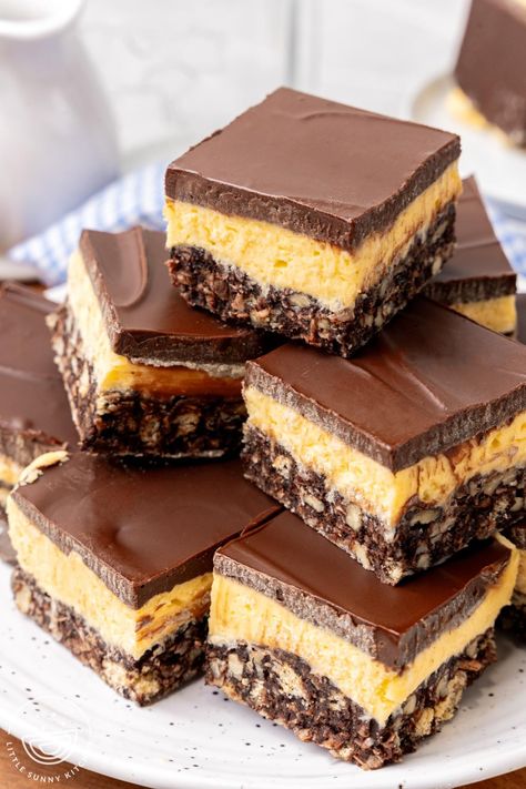 Canadian Nanaimo Bars with a crispy, nutty base, a rich custard filling, and a smooth chocolate topping are a delicious no-bake dessert. Custard Buttercream, Nanaimo Bar Recipe, Little Sunny Kitchen, Sunny Kitchen, Nanaimo Bars, Preppy Kitchen, Buttercream Filling, Custard Filling, Chocolate Topping