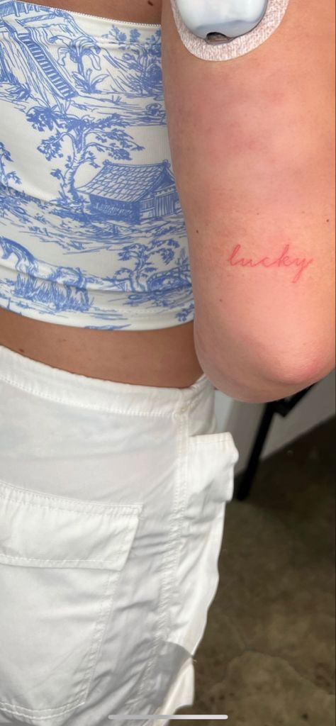 Lucky Cursive Tattoo, Lucky Fine Line Tattoo, Red Fineline Tattoo, Lucky Tattoo Word, Lucky Writing Tattoo, 777 Tattoo Lucky, 777 Tattoo, Lucky Tattoo, Sparkle Tattoo