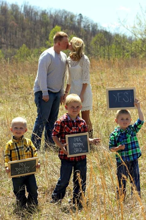 Engagement picture ideas for blended family :) I used Pinterest as my main inspiration so I thought I would share mine! Family Engagement Pictures, Family Engagement Photos, Blended Family Photos, Blended Family Wedding, Country Couple Pictures, Family Photo Ideas, Fall Engagement Pictures, Country Engagement, Boda Mexicana