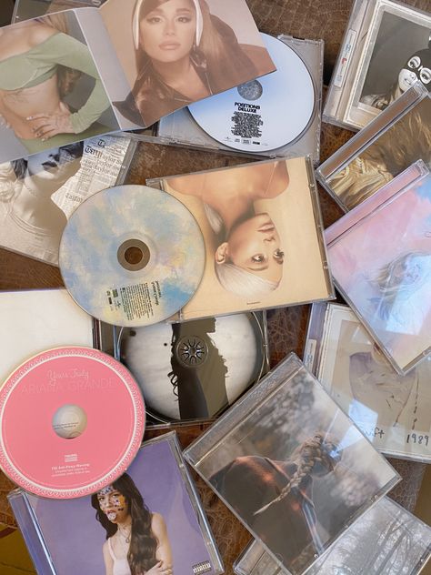 Ariana Grande Vinyl Aesthetic, Pop Songs Aesthetic, Ariana Grande And Taylor Swift, Taylor Swift And Ariana Grande, Taylor Swift Cds, Pop Music Aesthetic, Pop Culture Aesthetic, Ariana Grande Cd, Cds Aesthetic