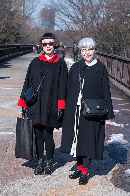 Classic Japanese Style by tokyofashion, via Flickr Japanese Minimalist Fashion, Japanese Minimalist, Yoyogi Park, Estilo Harajuku, Japan Fashion Street, Harajuku Fashion Street, Minimalist Fashion Women, Japanese Street, Advanced Style