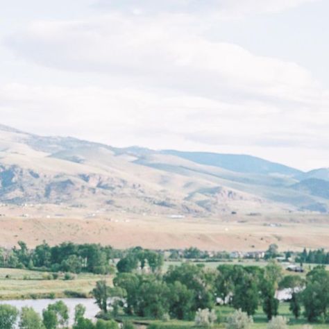 Reid & Samantha on Instagram: "How's this for the perfect Montana rehearsal dinner setting? ⁠
⁠⁠
Planning: @beautifullybornevents⁠⁠
Rentals: @gallatineventrental⁠⁠
Florals: @anselmifloral⁠⁠
Paper Goods: @brookejbenjamin⁠⁠
Linens: @silkandwillow⁠⁠
Venue: @sagelodge" Dinner Setting, Rehearsal Dinner, Rehearsal Dinners, Paper Goods, Montana, How To Plan, Floral, On Instagram, Instagram