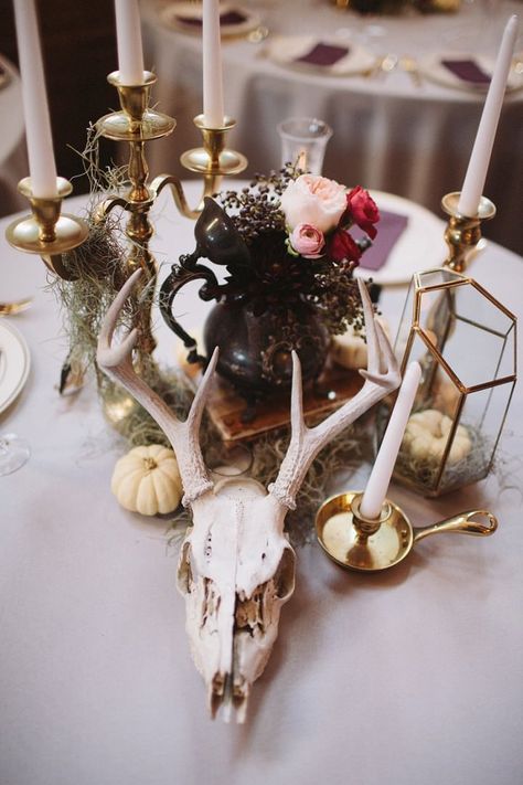 Bedroom French, Pagan Wedding, Bohemian Wedding Decorations, Tafel Decor, Viking Wedding, Eclectic Wedding, Goth Wedding, Dark Wedding, Deer Skull