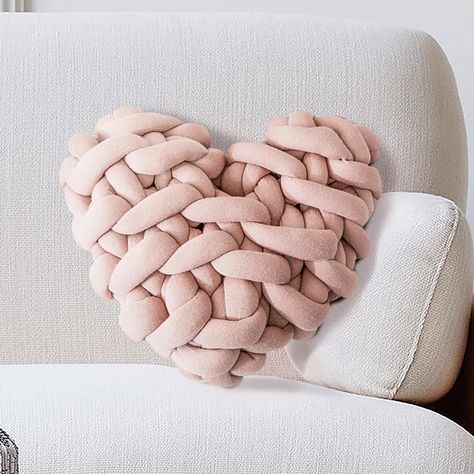 Knot cushion