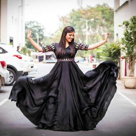 Anasuya latest photoshoot 2017 Latest Photoshoot Ideas, Photo Stills In Long Frocks, Anarkali Dress Photoshoot Poses, Poses In Traditional Gown, Long Gown Poses Fashion Photography, Photoshoot With Gown, Long Frocks For Photoshoot, Photography Poses Long Dress, Long Frocks Photo Poses