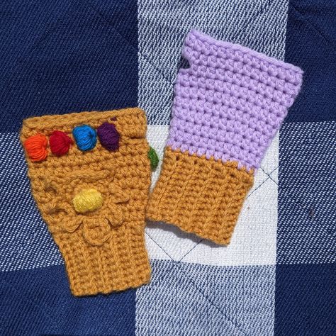 Crochet Iron Man Gloves, Marvel Crochet Ideas, Crochet Marvel, Fandom Crochet, Marvel Crochet, Creative Chaos, Crochet Mushroom, Crochet Jumper, Crochet Wearables