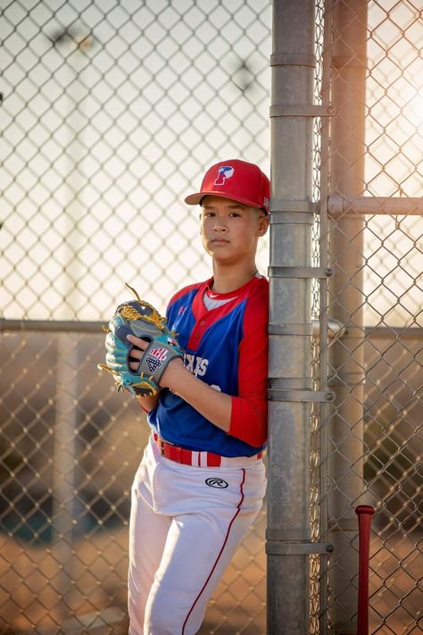 Baseball Photo Poses, Senior Baseball Pictures, Baseball Media Day Poses, Baseball Photoshoot Ideas, Baseball Team Pictures Poses, Middle School Baseball Pictures, Youth Baseball Pictures, Senior Picture Ideas For Guys Baseball Pitcher, Baseball Team Pictures