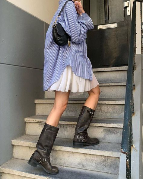 We've Found the Best Biker Boots From Miu Miu to H&M | Who What Wear UK Biker Boots Outfit, Latina Outfits, 90's Fashion, Looks Party, Trending Boots, Looks Street Style, Biker Boots, Looks Chic, Mode Inspo