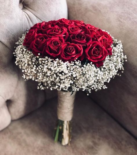 Some stunning bouquets by @ebrubuketevi 😍🌿 Which one is your favorite? | Instagram Red Rose Bouquet Wedding, Red Bridal Bouquet, Flower Garland Wedding, Red Bouquet Wedding, Red Bouquet, Bridal Bouquet Flowers, Red Rose Bouquet, Rose Wedding Bouquet, Beautiful Red Roses