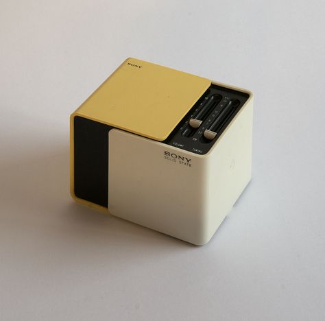 Wicked cool minimal design. Hiding and revealing seems an element of "retro futurism." Le Manoosh, Sony Radio, Sony Design, Radio Design, Radio Vintage, Dieter Rams, Portable Radio, Electronics Design, Japan Design