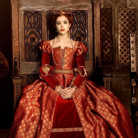 Timeless Outfits on Twitter: "Charlotte Hope, The Spanish Princess (2019- )… " Period Faceclaims, Katheryn Howard, Alyssa Targaryen, Tamzin Merchant, Catherine Howard, The Spanish Princess, Spanish Costume, Gaun Abad Pertengahan, Tudor Dress