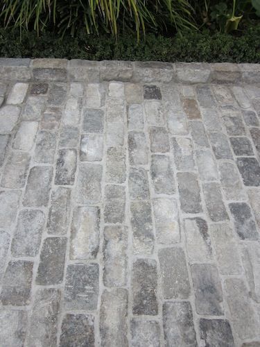 Cobblestone Patio, Cobblestone Pavers, Cobblestone Driveway, Stone Driveway, Driveway Design, Paver Driveway, Garden Paving, Landscape Design Plans, Brick Pavers