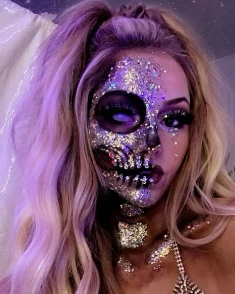 Halloween Makeup Girl, Glam Skeleton Makeup, Makeup Horor, Derby Makeup, Cosmetology Ideas, Halloweenský Makeup, Creepy Makeup, Birthday Costume, Creepy Halloween Makeup