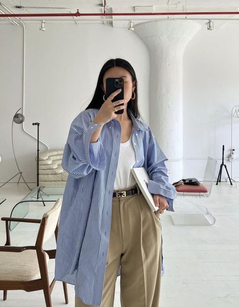 Stripped Shirt Women Outfit Work, Kyoto Outfit, Kemeja Denim, Outfits With Striped Shirts, Trendy Outfit Inspo, Cute Work Outfits, Korean Outfit Street Styles, Casual College Outfits, Over Shirt