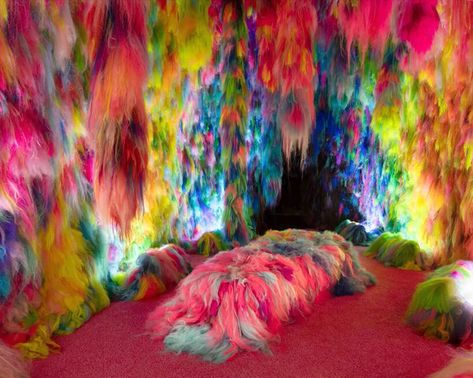 artist 'shoplifter' creates fuzzy, forest-like installations of synthetic hair Daniel Richter, Icelandic Artists, Andy Goldsworthy, Sensory Art, Sensory Room, Artistic Installation, Inspiring Art, Art Installation, 인테리어 디자인