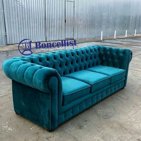 Sofa chesterfield sofa minimalis bangku sofa kursi sofa kursi tamu Sofa Chesterfield, Sofa Cum Bed, Sofa Design Wood, Design Wood, Chesterfield Sofa, African Clothing, Sofa Design, Ideal Home, Decor Home