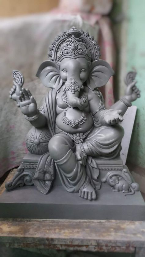 Lord Ganesh Murti, Ganesh Ji Sculpture, Shadu Mati Ganpati Murti Simple, Ganesha Murti Design, Ganpati Clay Model, Ganesh Ji Murti Design, Clay Statue Ideas, Ganesh Idol Clay, Ganesh Idol Unique